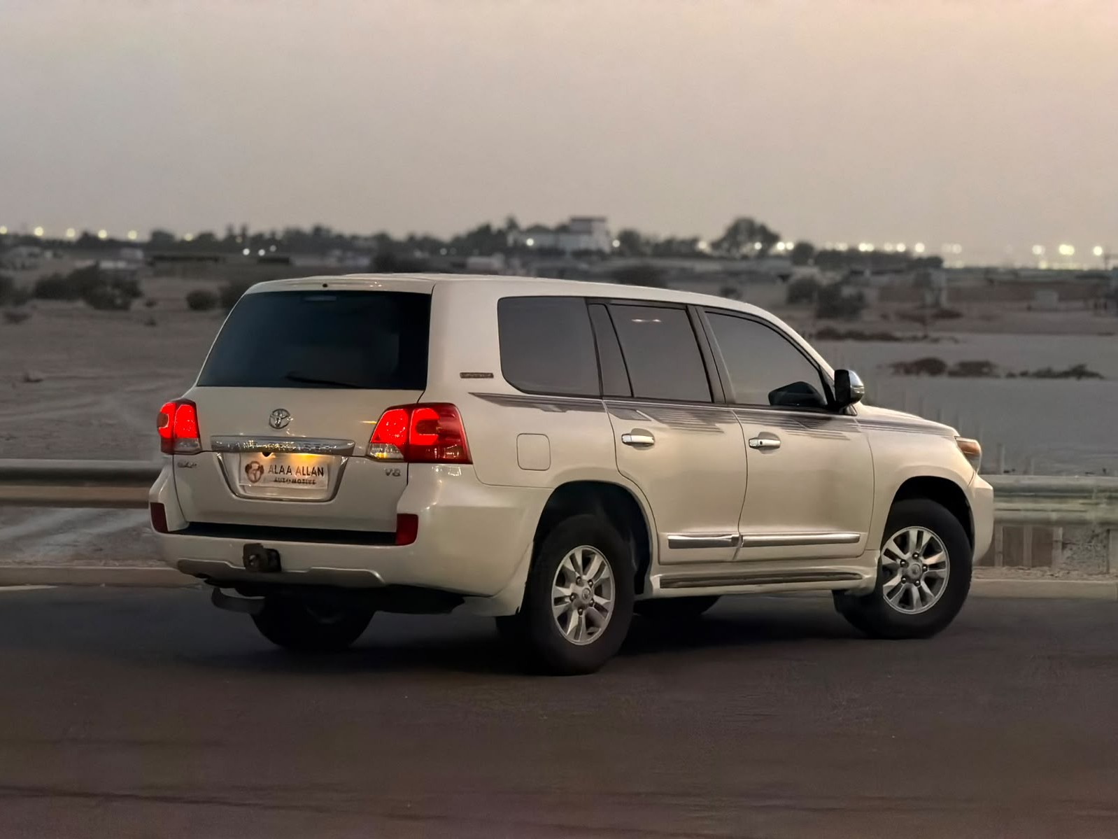 Toyota Land Cruiser GXR v8 2012 - Image 3
