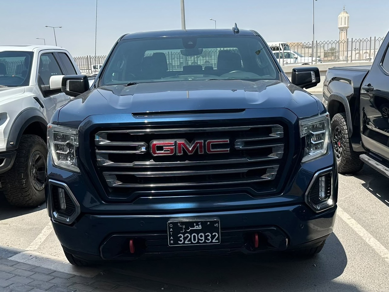 GMC Sierra AT4 2021 - Image 2