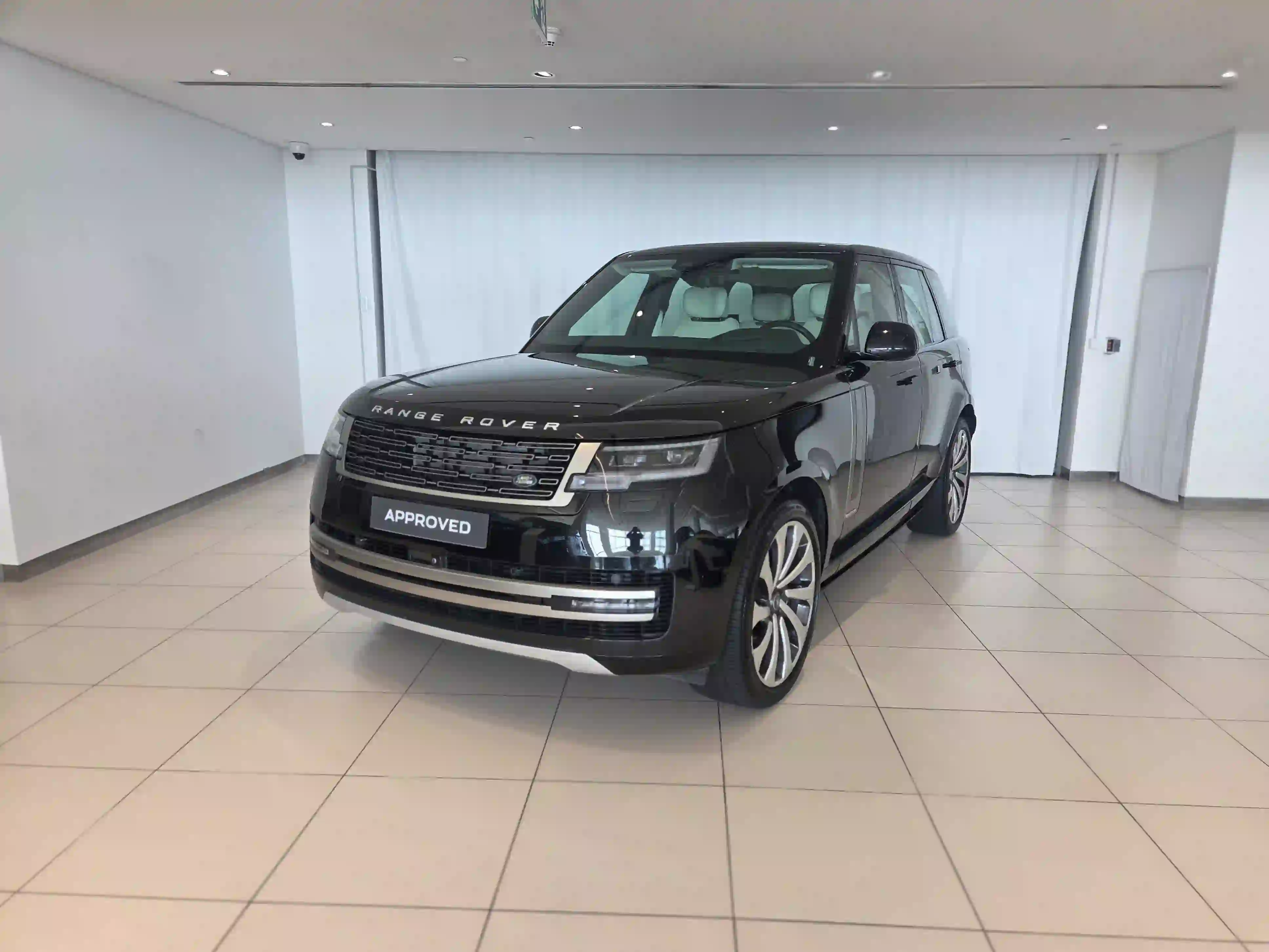 Land Rover Range Rover 4.4 V8 Autobiography 2025 - Image 1