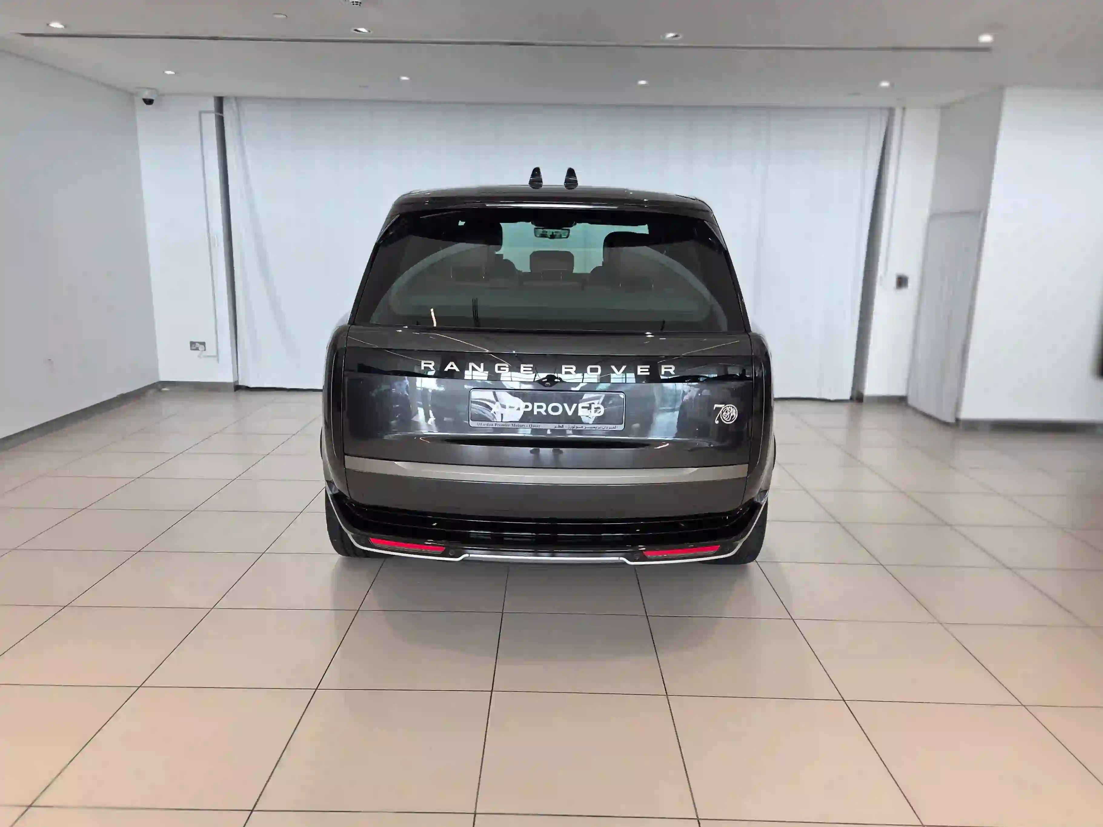 لاند روفر رينج روفر 4.4 V8 HSE 2024 - Image 2