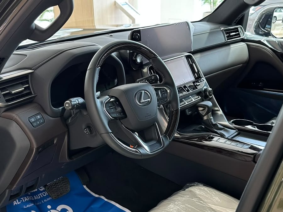 Lexus LX 600 Luxury  2026 - Image 2