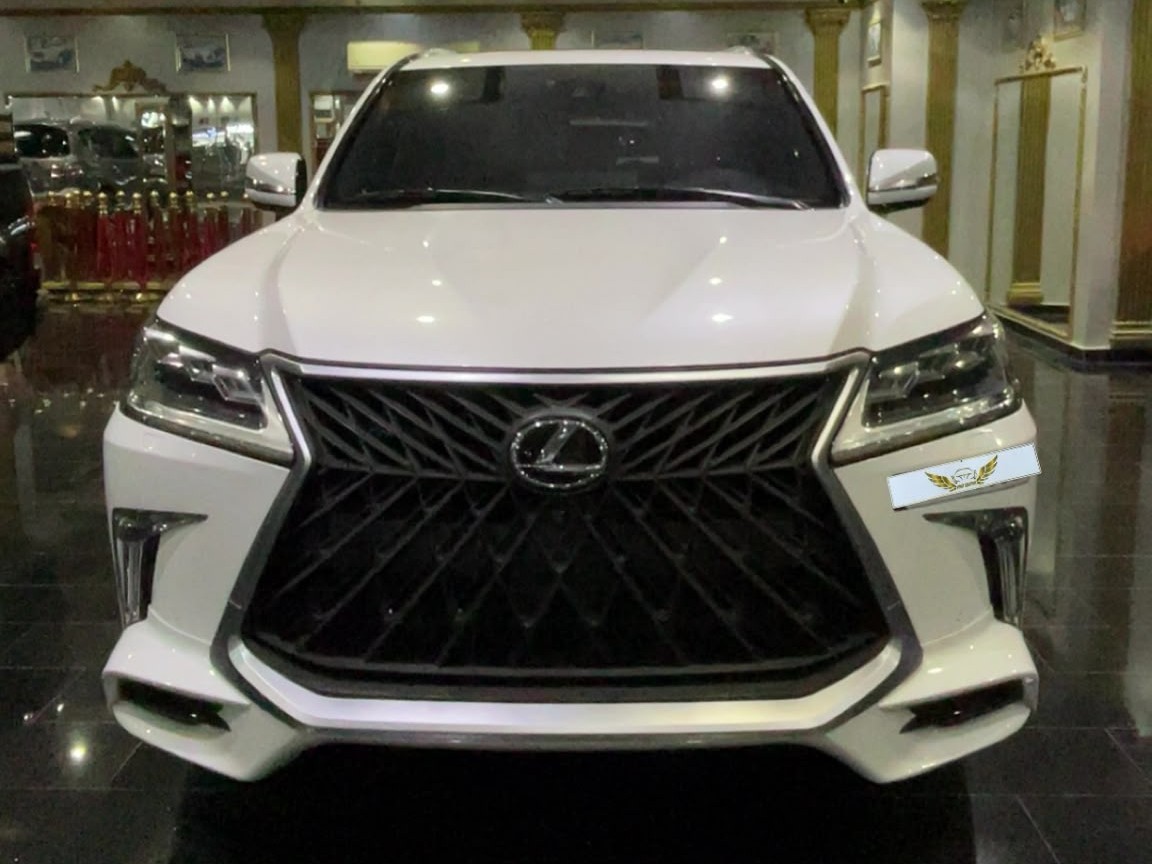 Lexus LX 570 S 2016 - Image 2