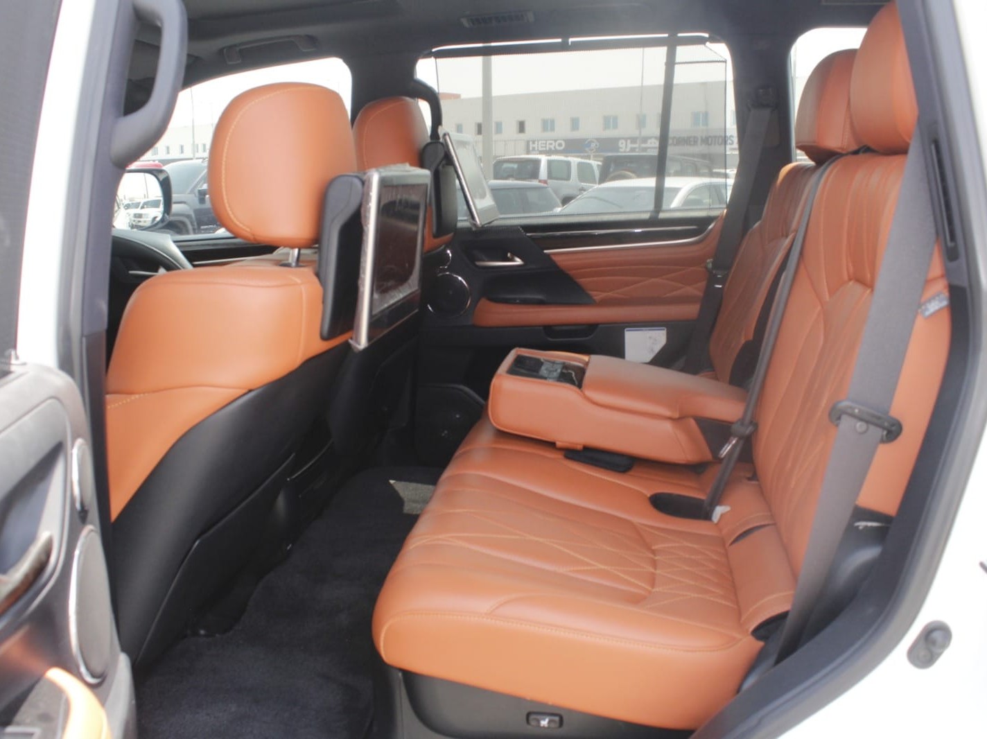 Lexus LX 570 S Black Edition 2017 - Image 4