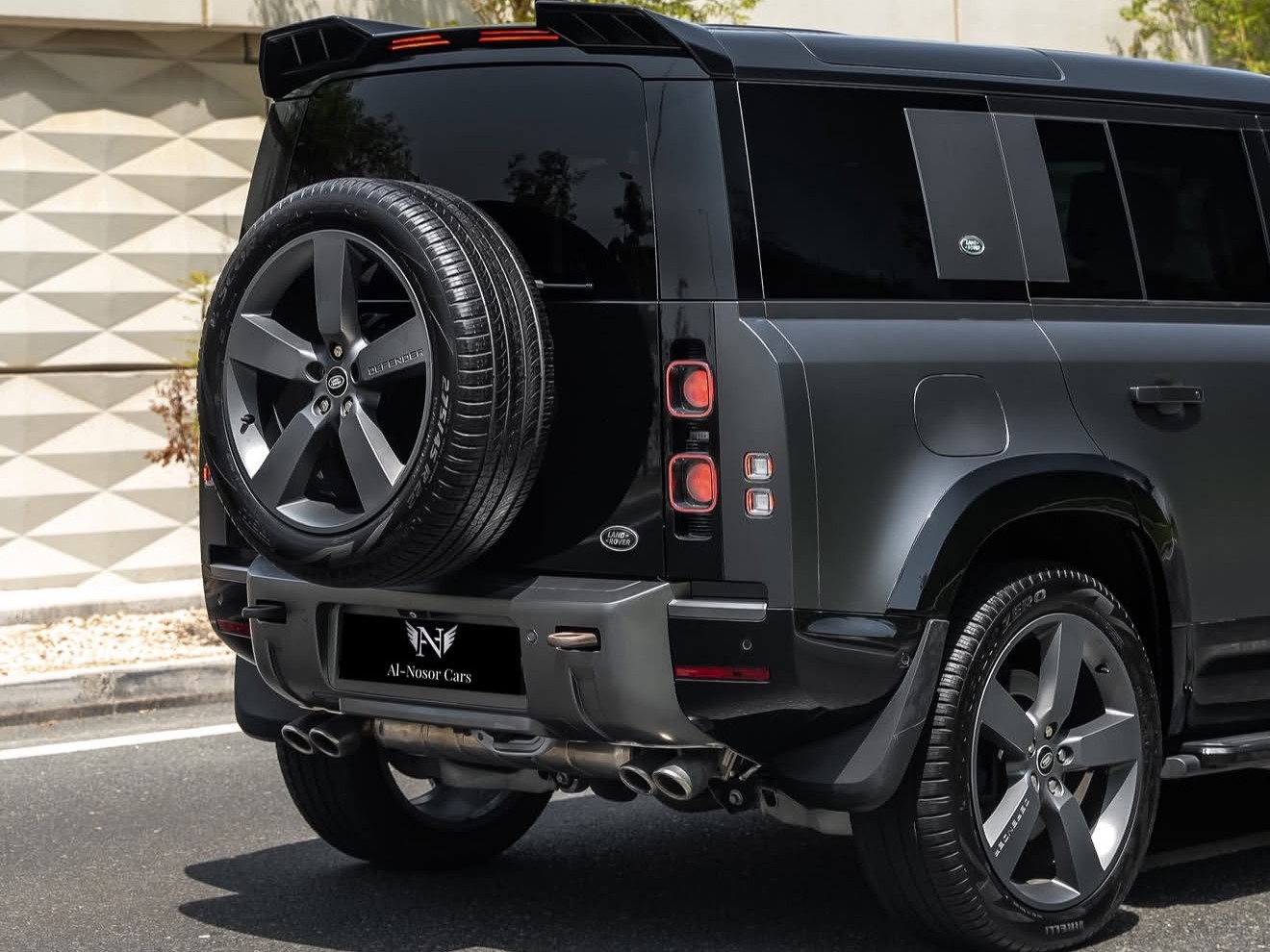 Land Rover Defender 2023 - Image 4