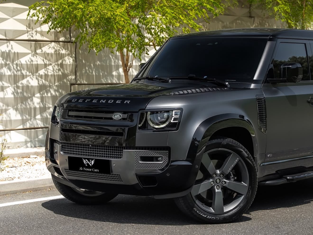 Land Rover Defender 2023 - Image 3