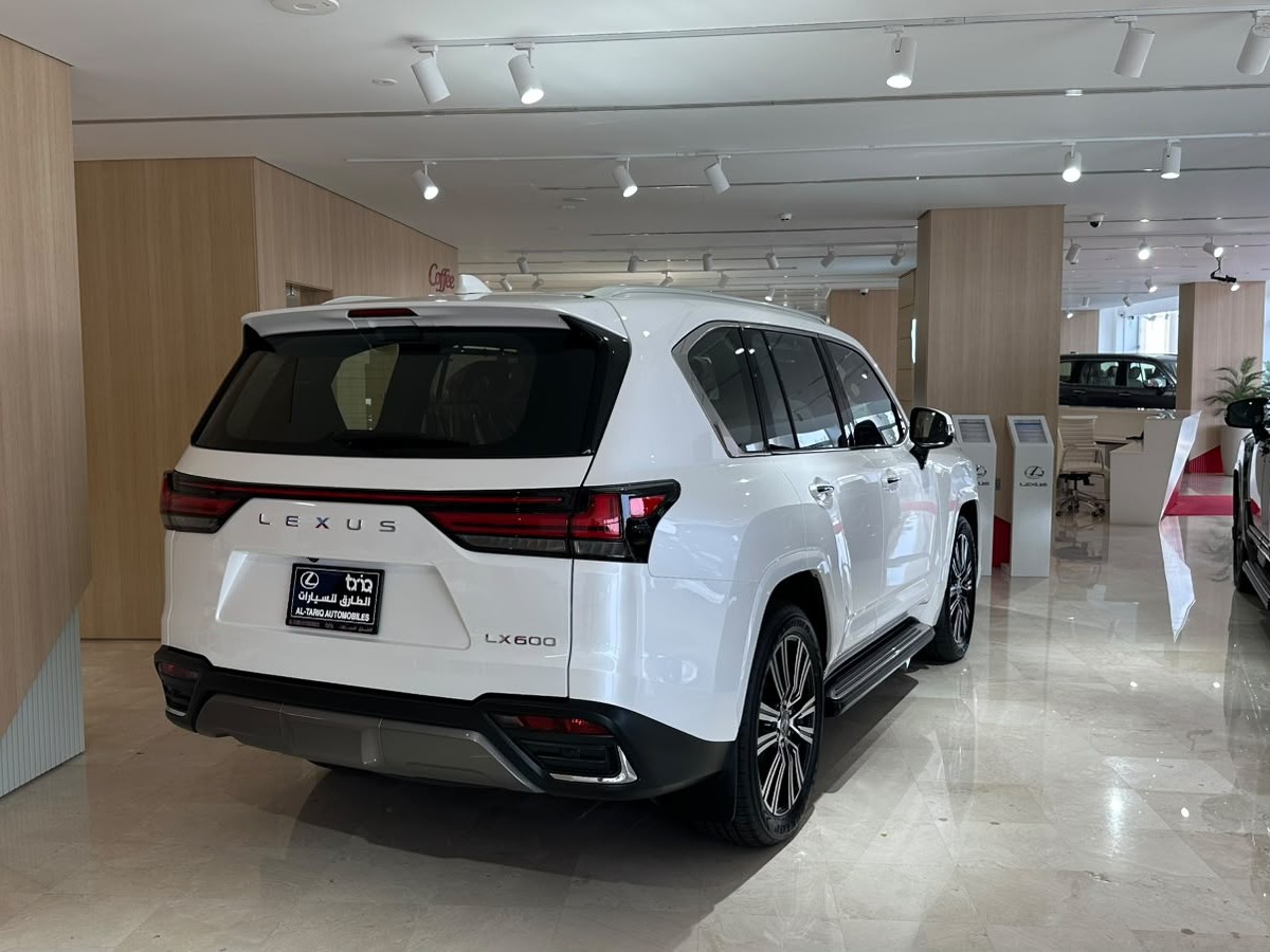 Lexus LX 600 Luxury  2026 - Image 4