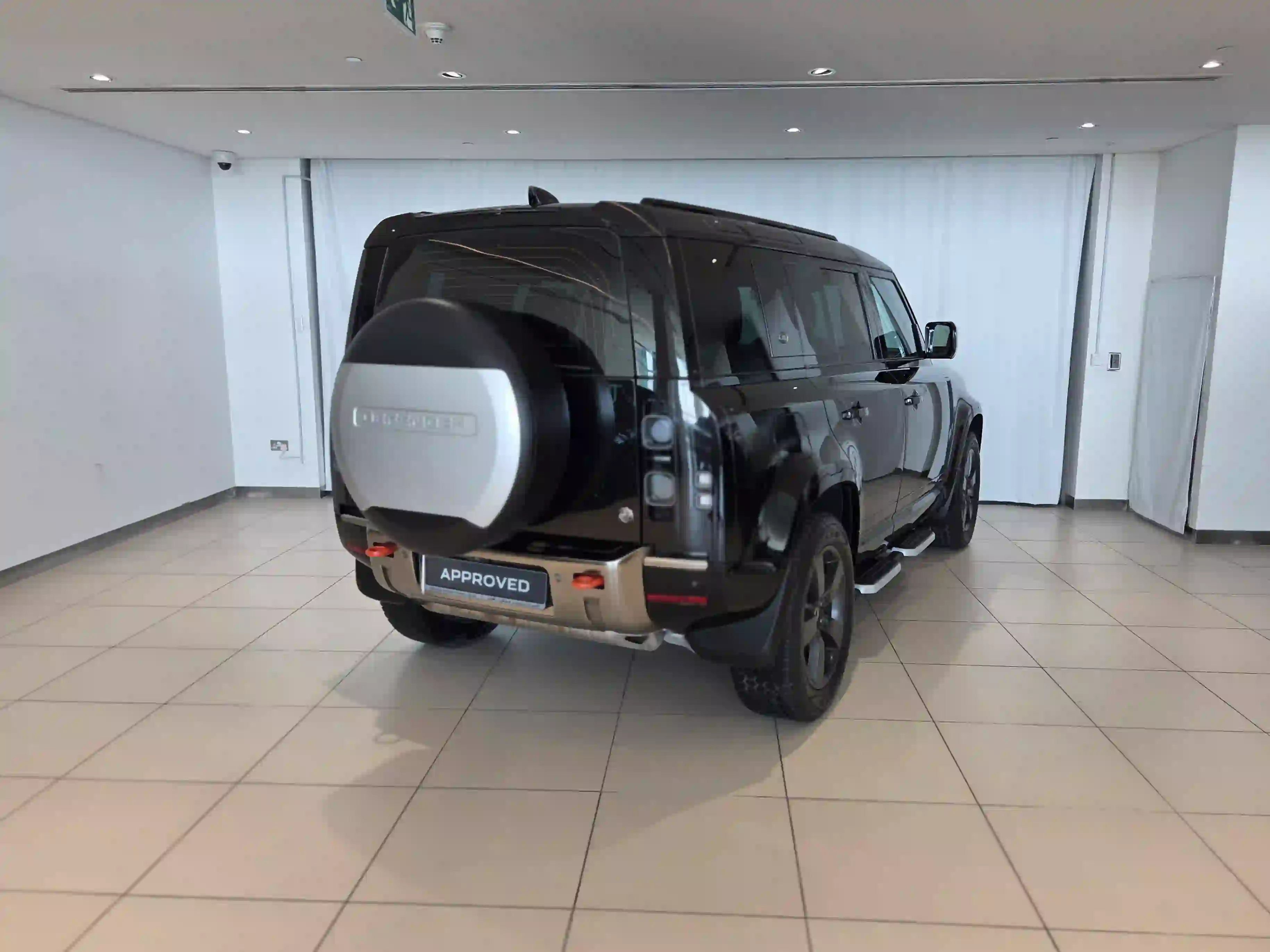 Land Rover Defender 110 3.0 i6X 2024 - Image 4