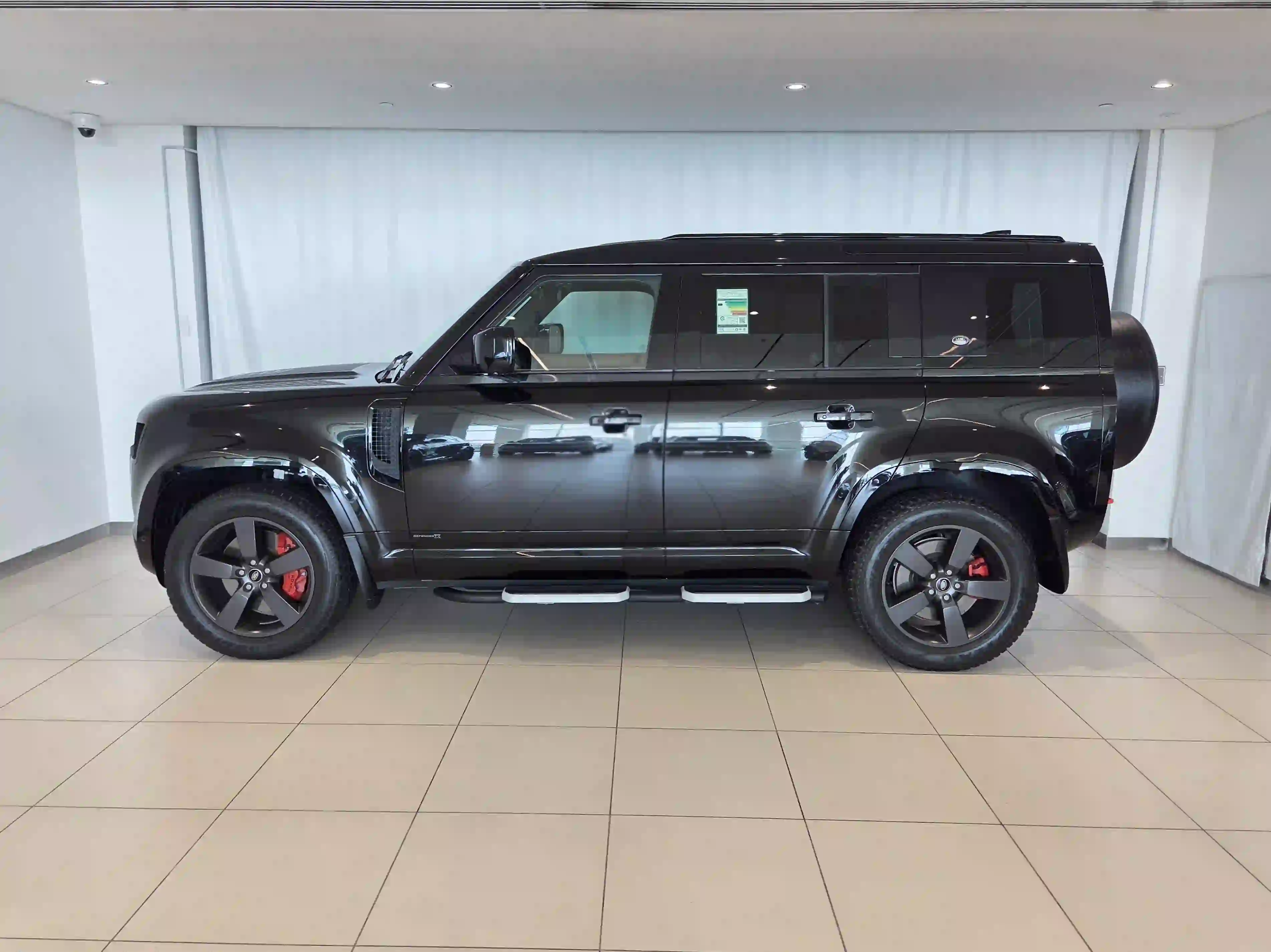Land Rover Defender 110 3.0 i6X 2024 - Image 3