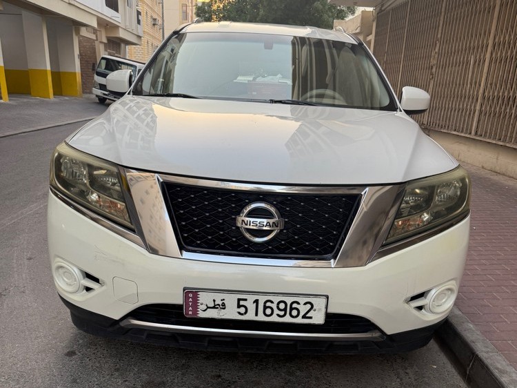 Nissan Pathfinder SV 2013