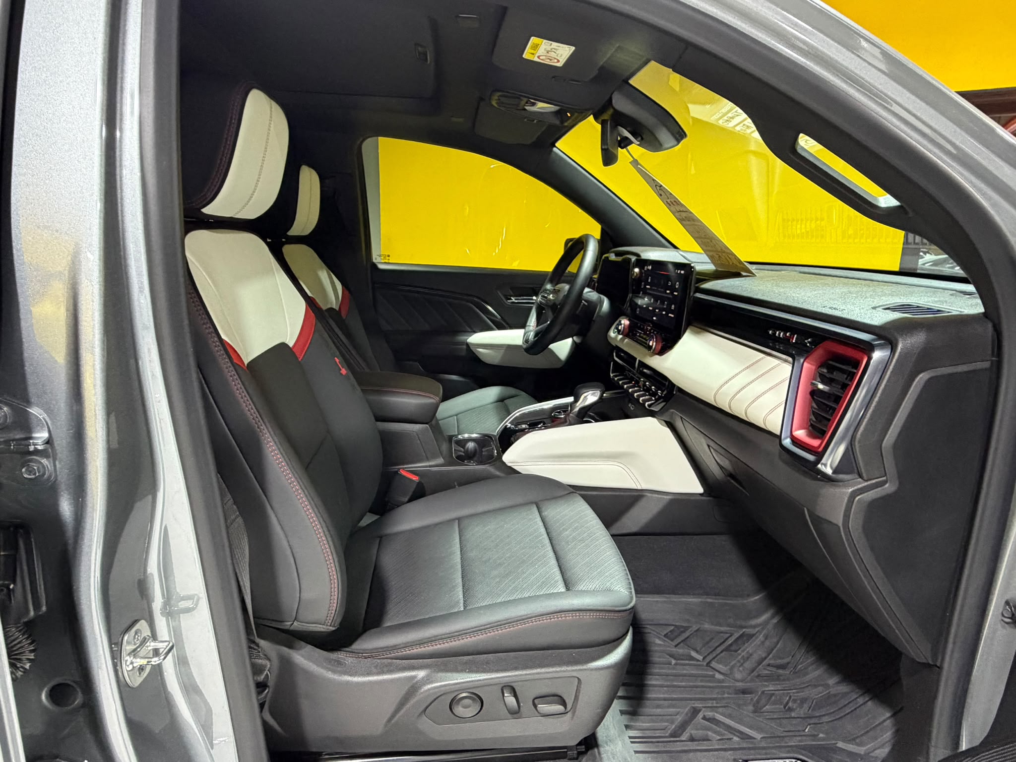 GMC canyon 2024 - Image 2