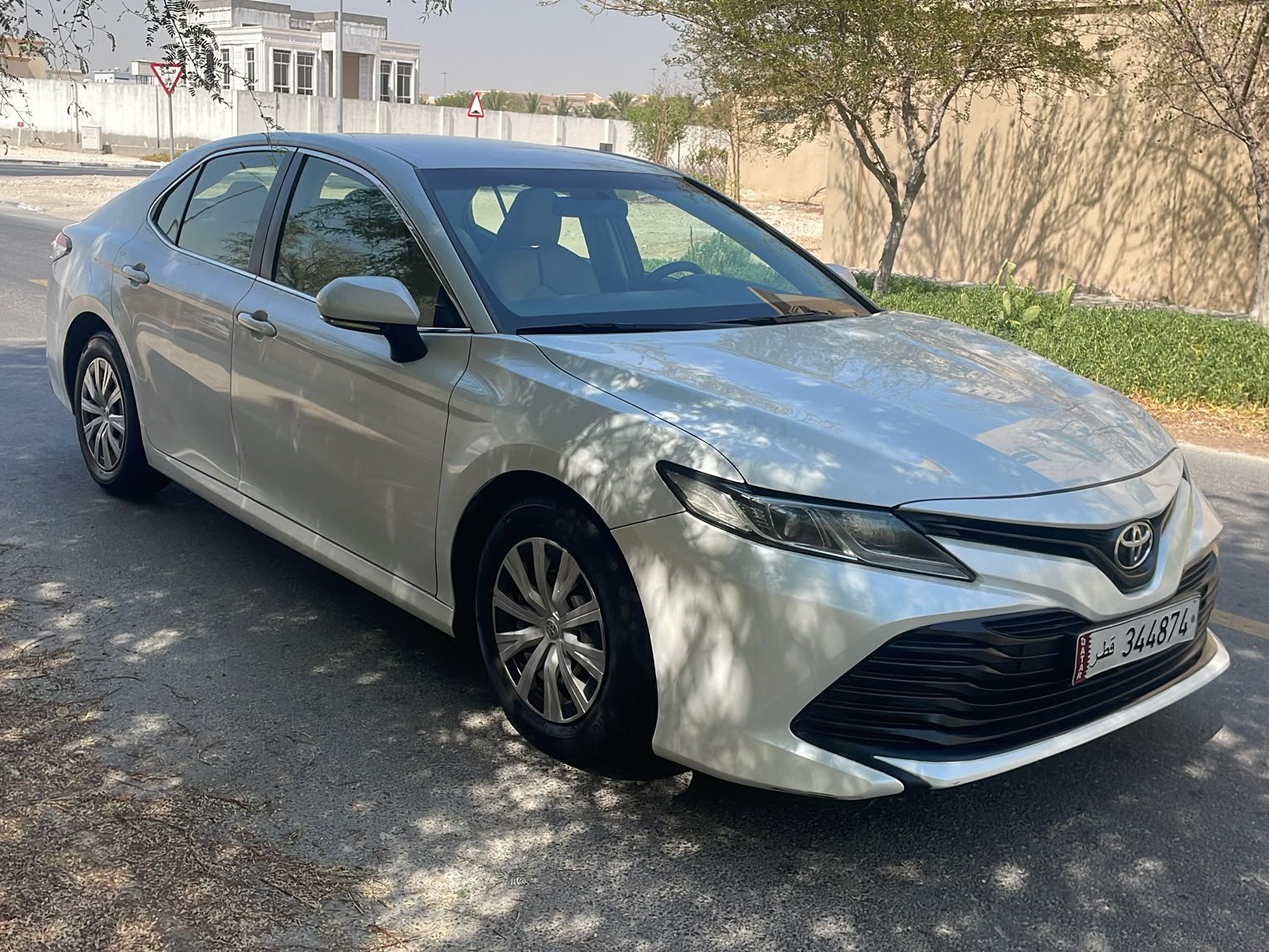 Toyota Camry LE 2018 - Image 2