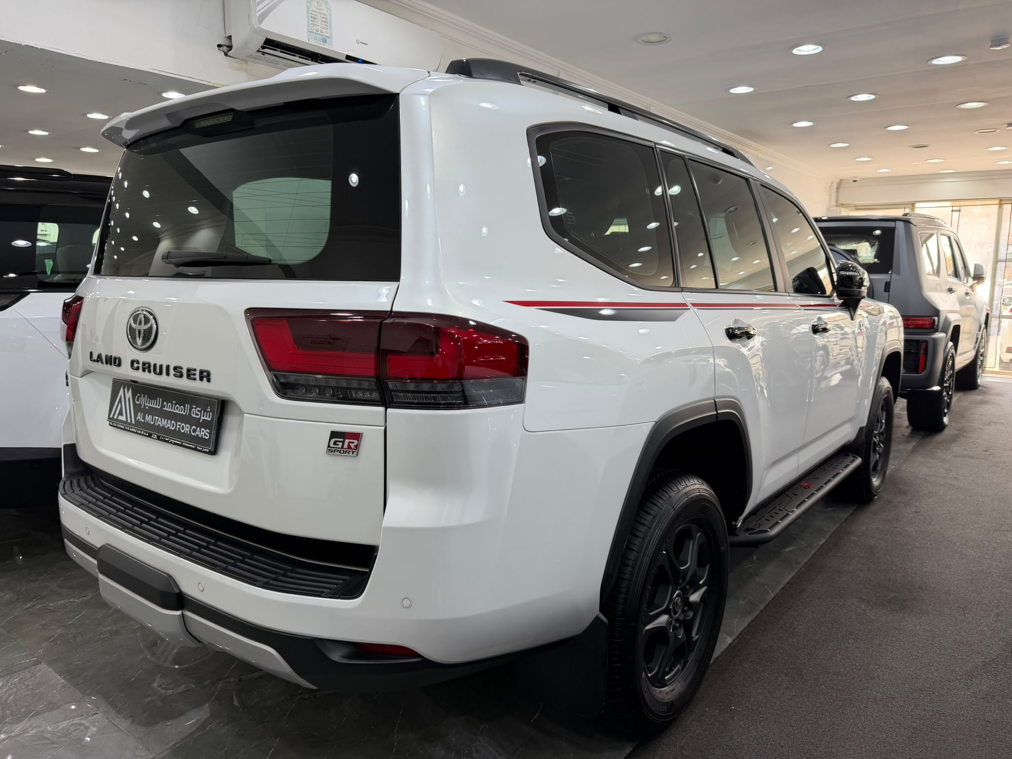Toyota Land Cruiser GR Diesel 2023 - Image 4
