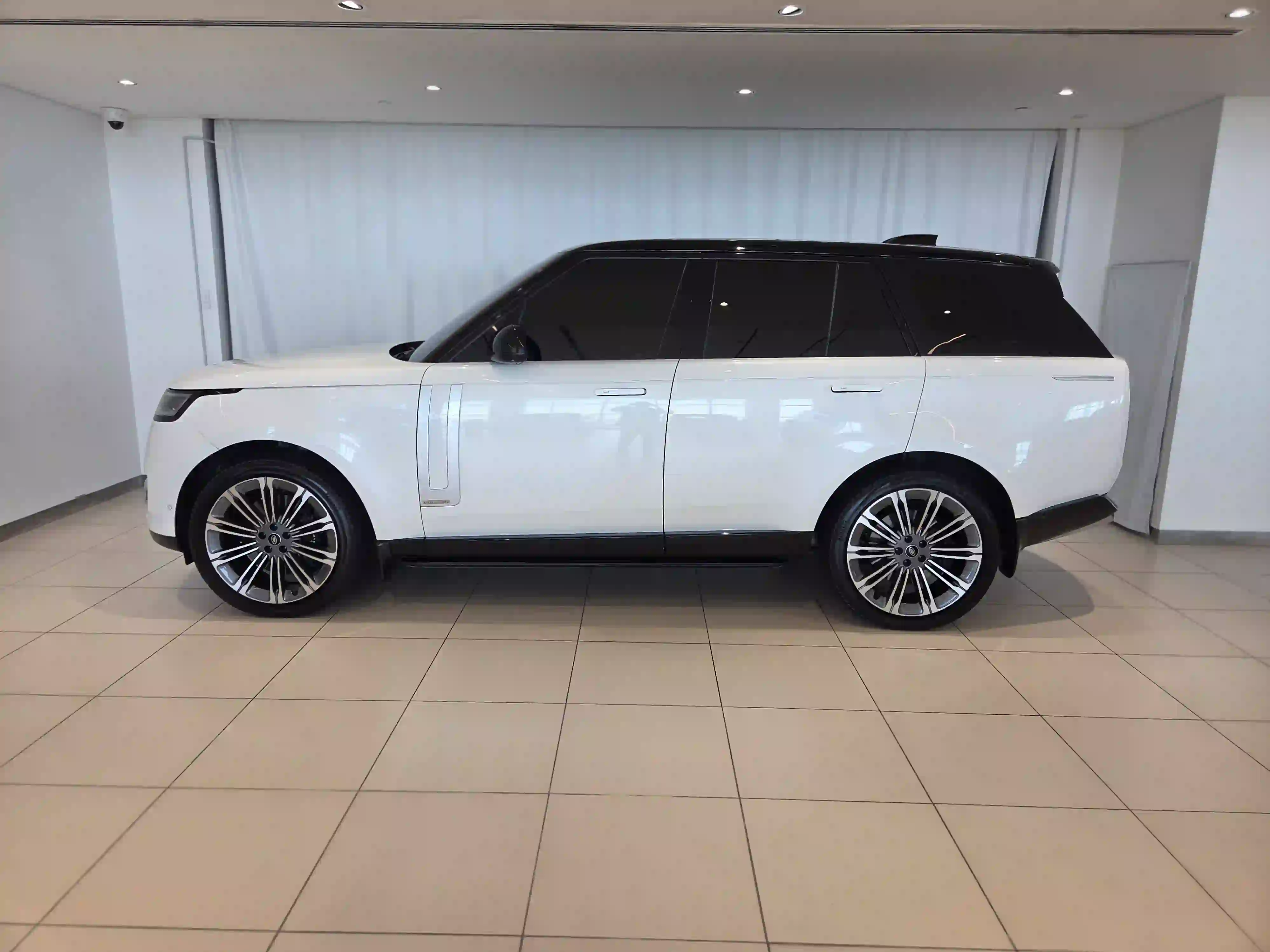 Land Rover Range Rover 4.4 V8 Autobiography 2022 - Image 3