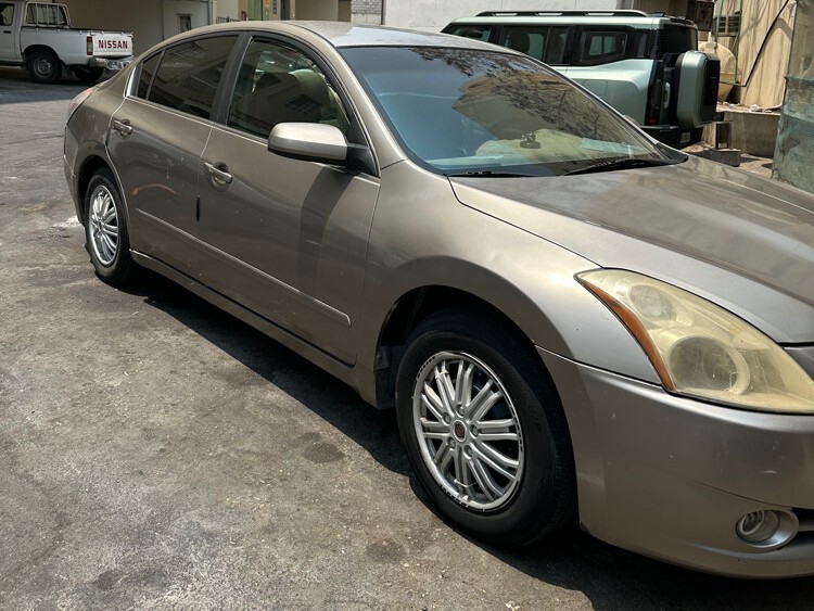 Nissan Altima Standard 2012 - Image 2