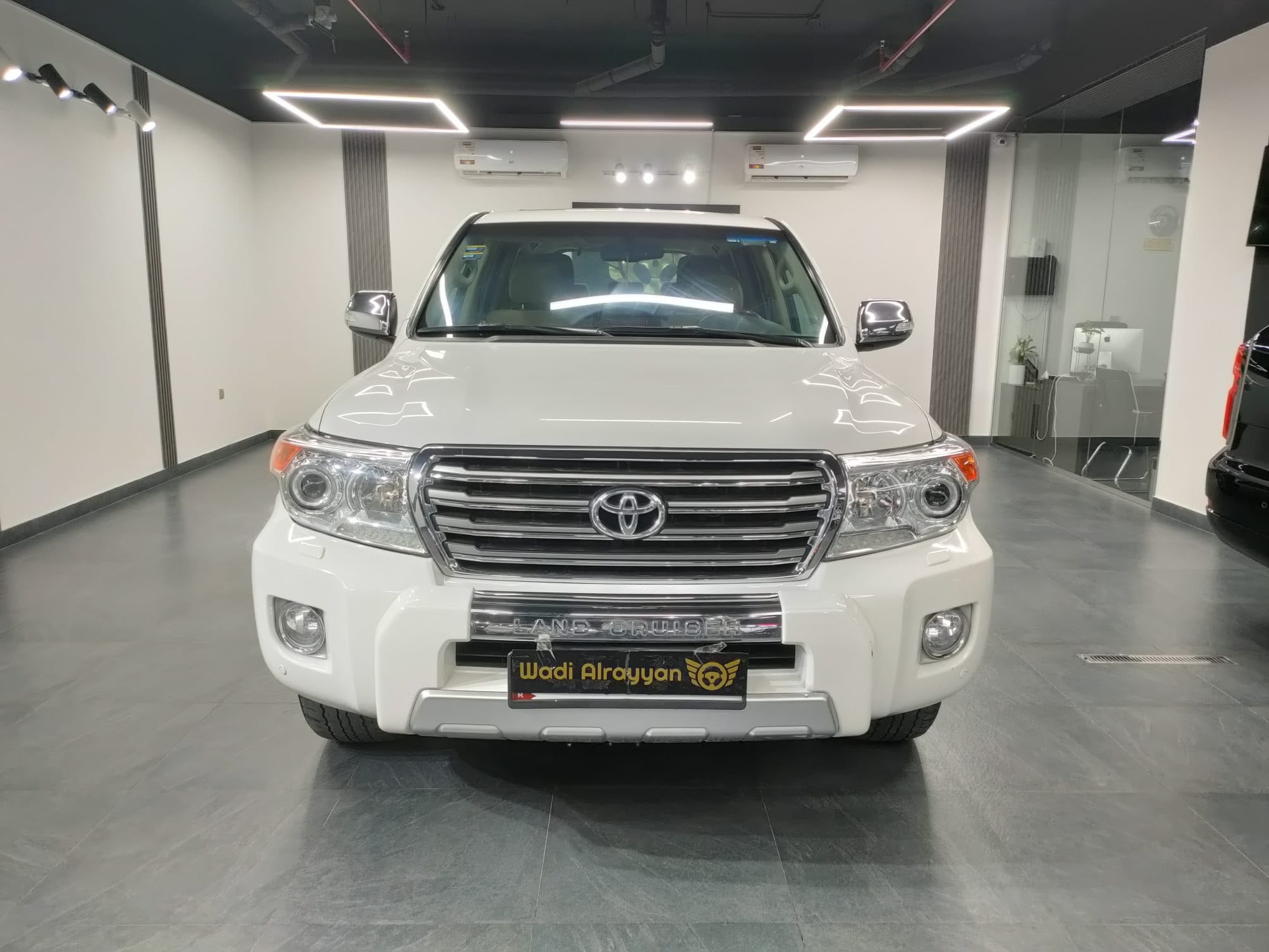 Toyota Land Cruiser GXR v8 2015 - Image 2