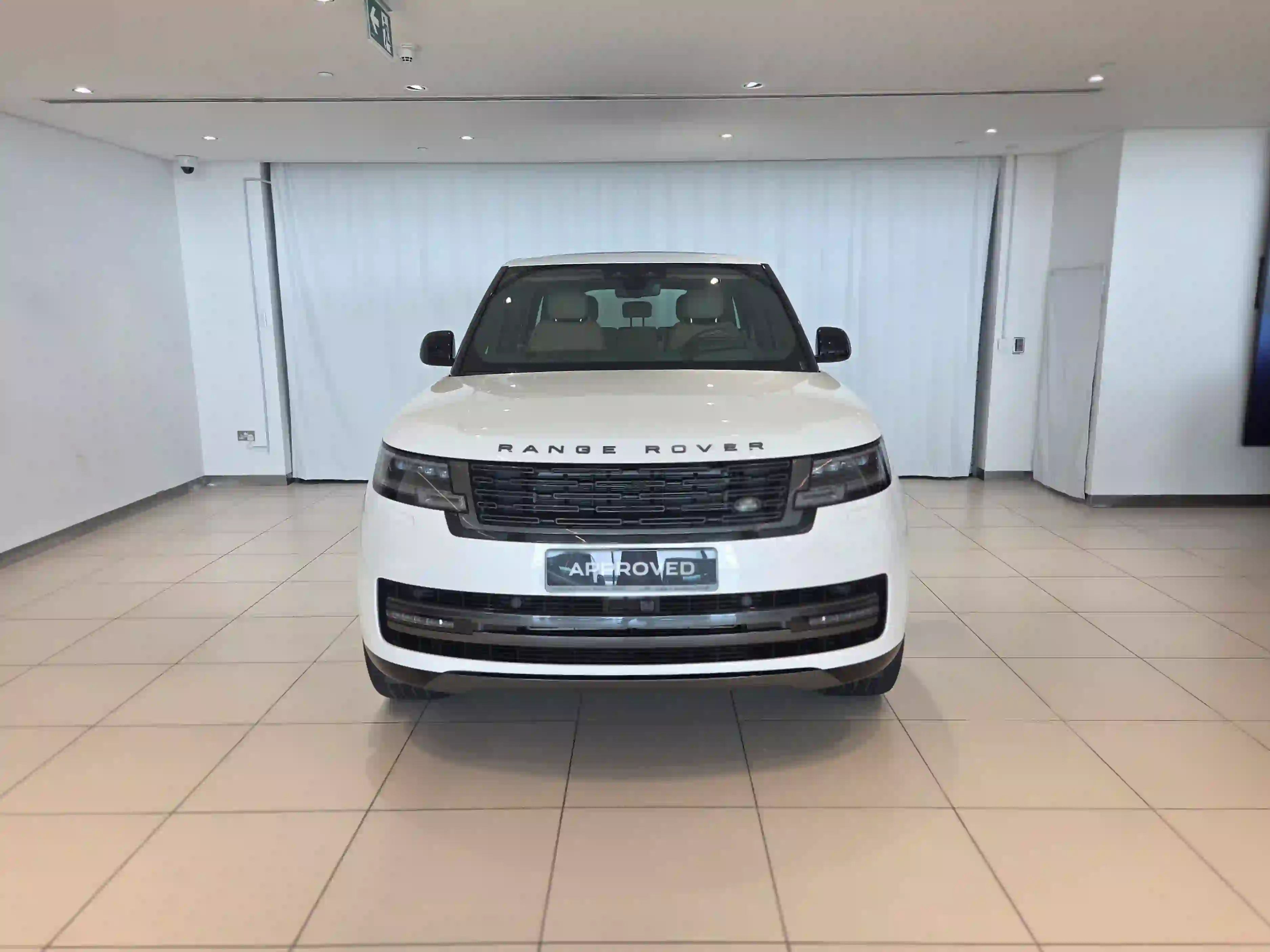 Land Rover Range Rover 4.4 V8 HSE 2024 - Image 4