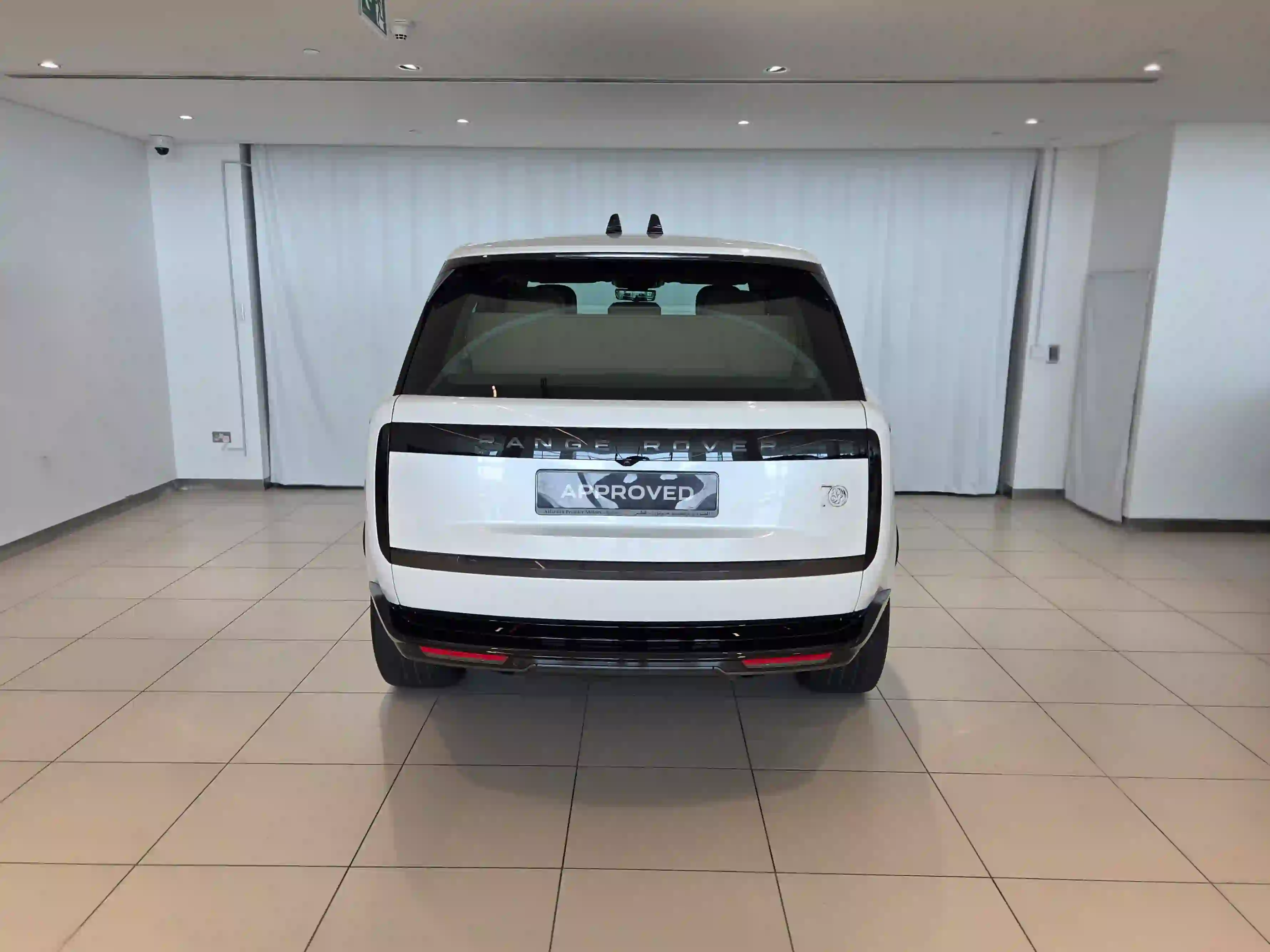 Land Rover Range Rover 4.4 V8 HSE 2024 - Image 2