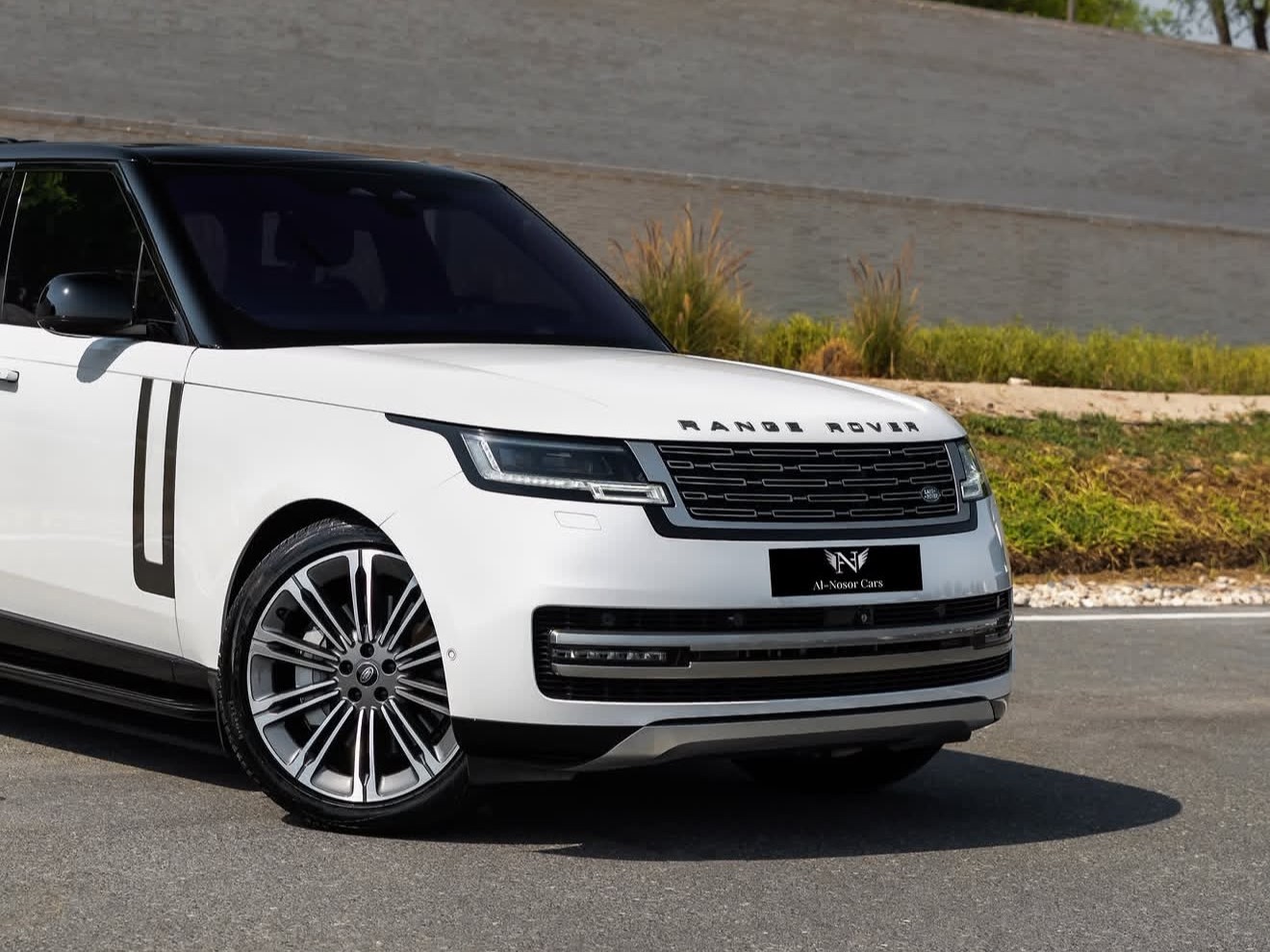 Land Rover Range Rover Vogue HSE 2023 - Image 2