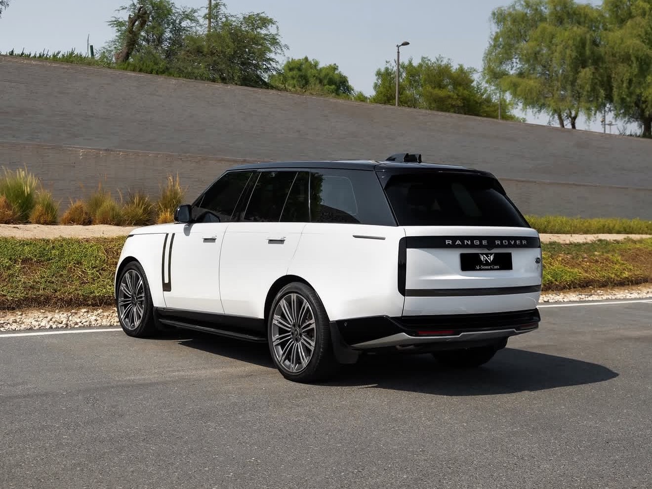 Land Rover Range Rover Vogue HSE 2023 - Image 3