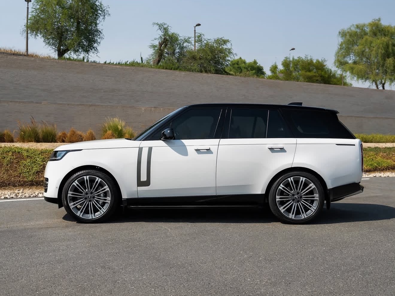 Land Rover Range Rover Vogue HSE 2023 - Image 4