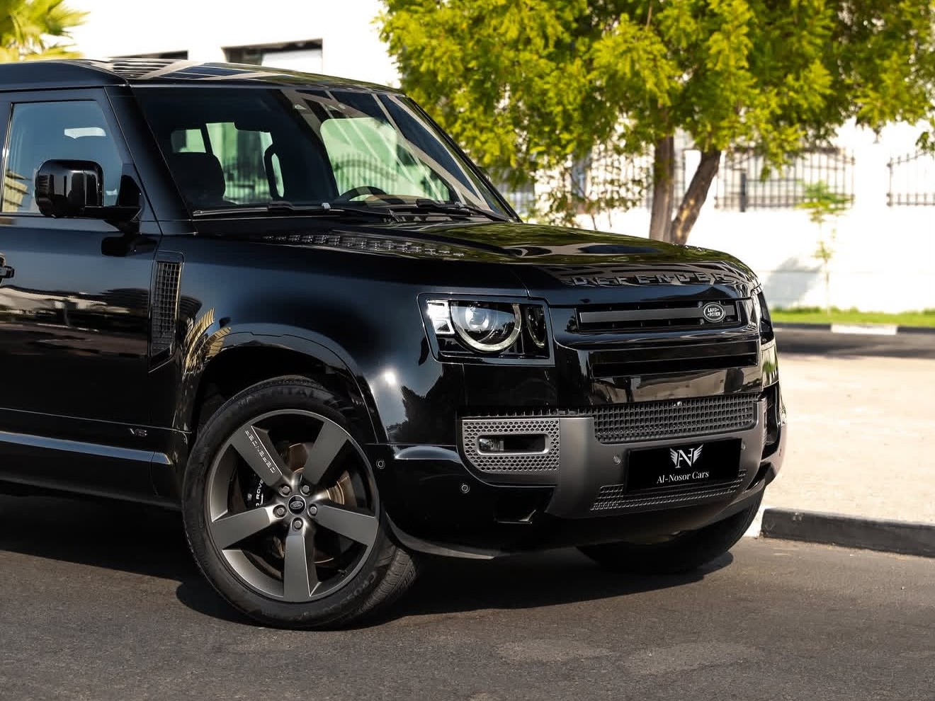 Land Rover Defender 110 2023 - Image 2