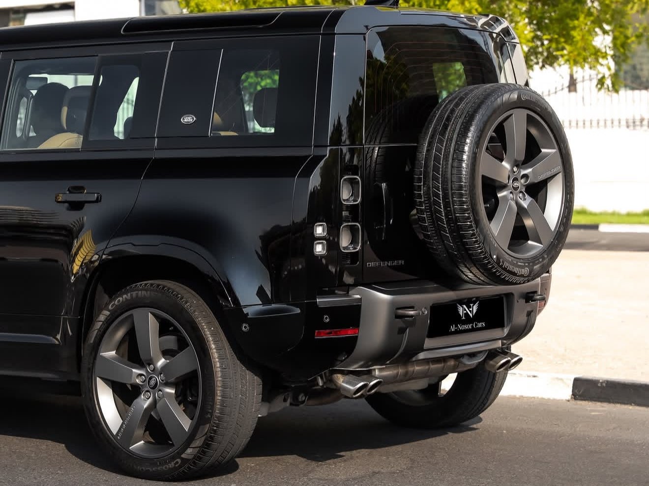 Land Rover Defender 110 2023 - Image 4