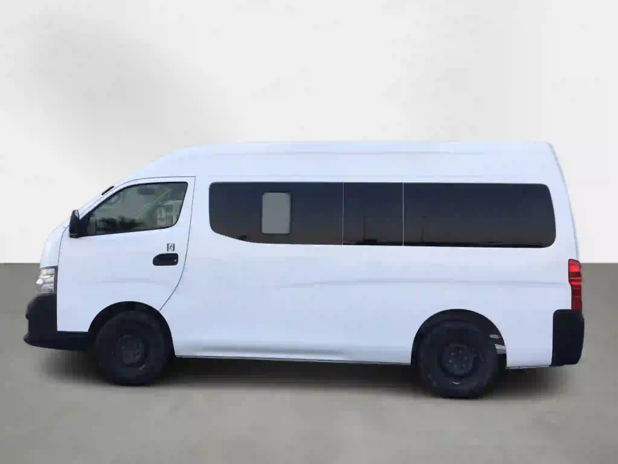 Nissan Urvan 2022 - Image 2