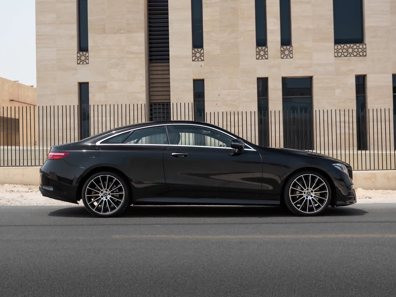 Mercedes-Benz E-Class Coupe E400 2018 - Image 4