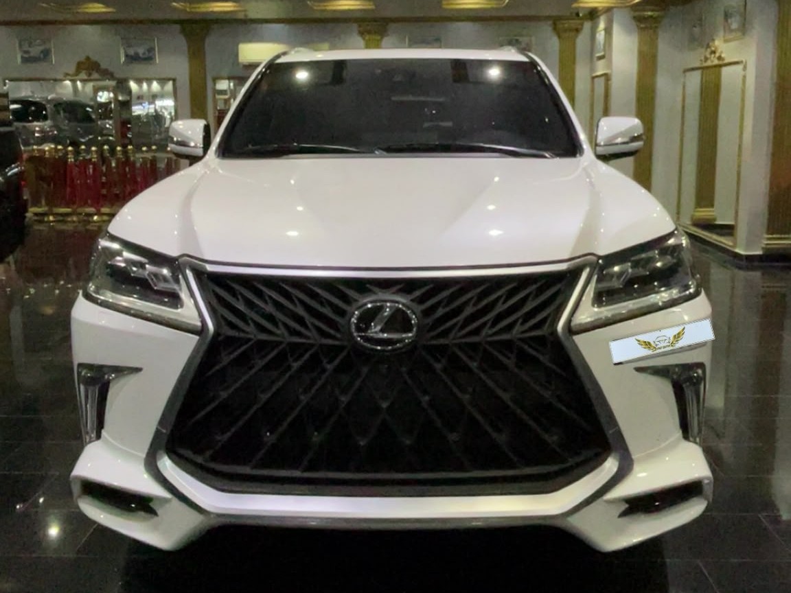 Lexus LX 570 S 2016 - Image 2