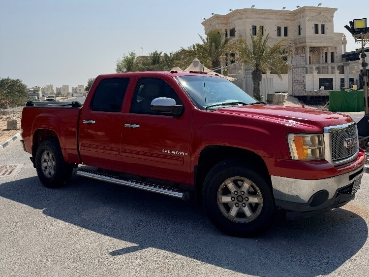 GMC Sierra SLE 2010 - Image 2