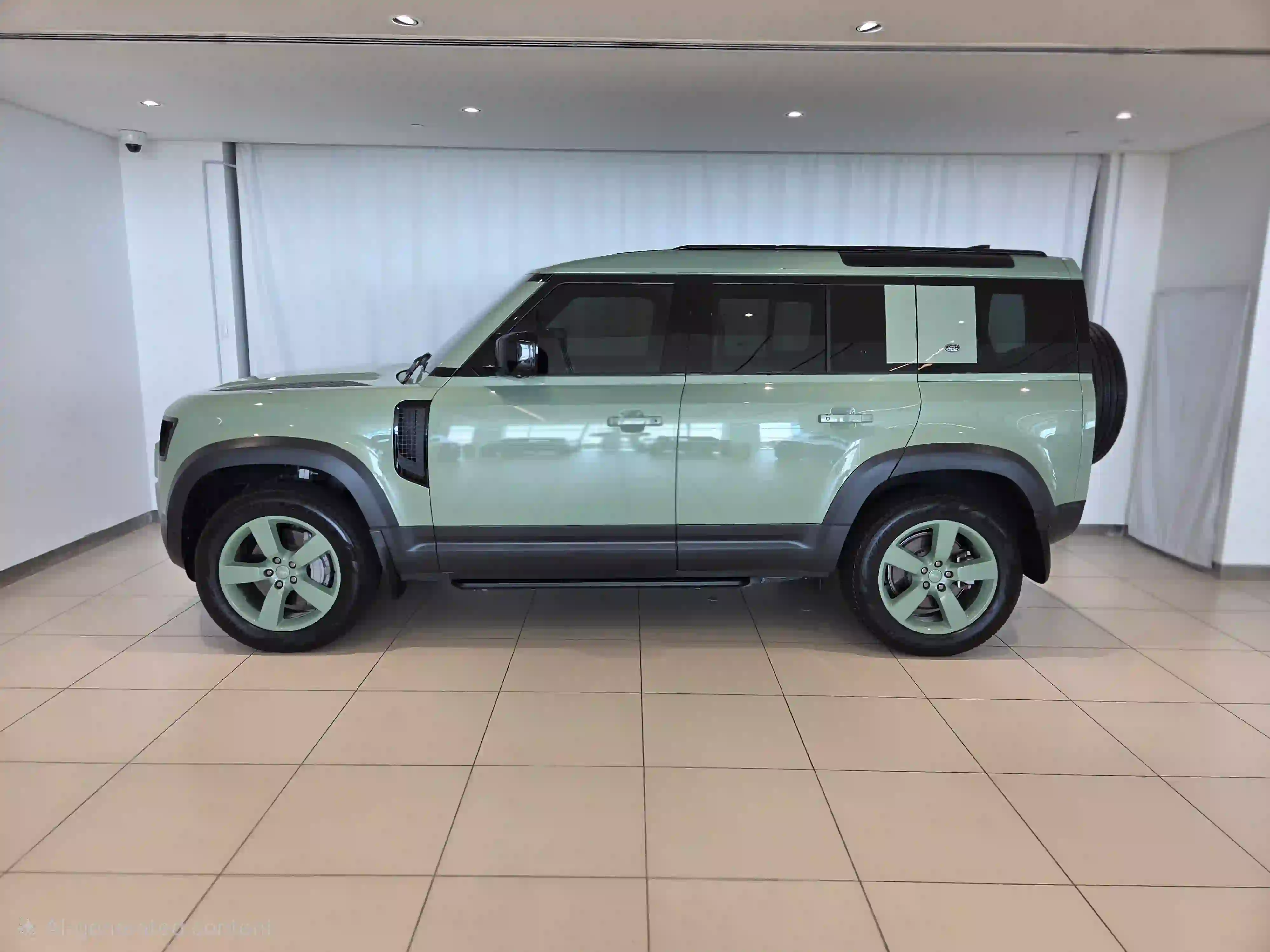 Land Rover Defender 75th Limited Edition 2023 - Image 3