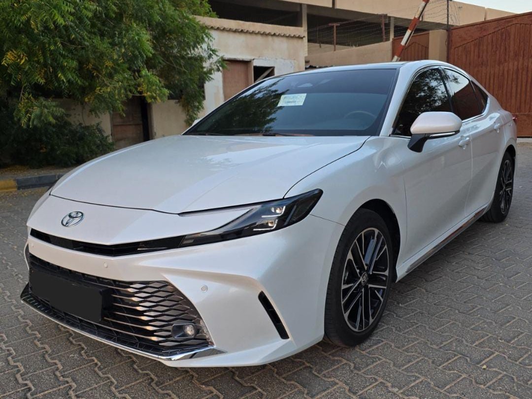 Toyota Camry GLE 2025 - Image 1