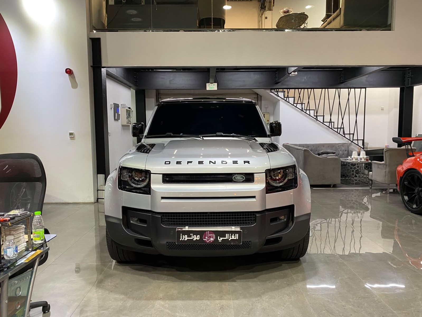 Land Rover Defender HSE 2023 - Image 2