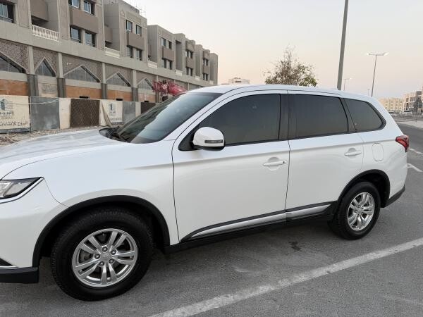 Mitsubishi Outlander 2022 - Image 2