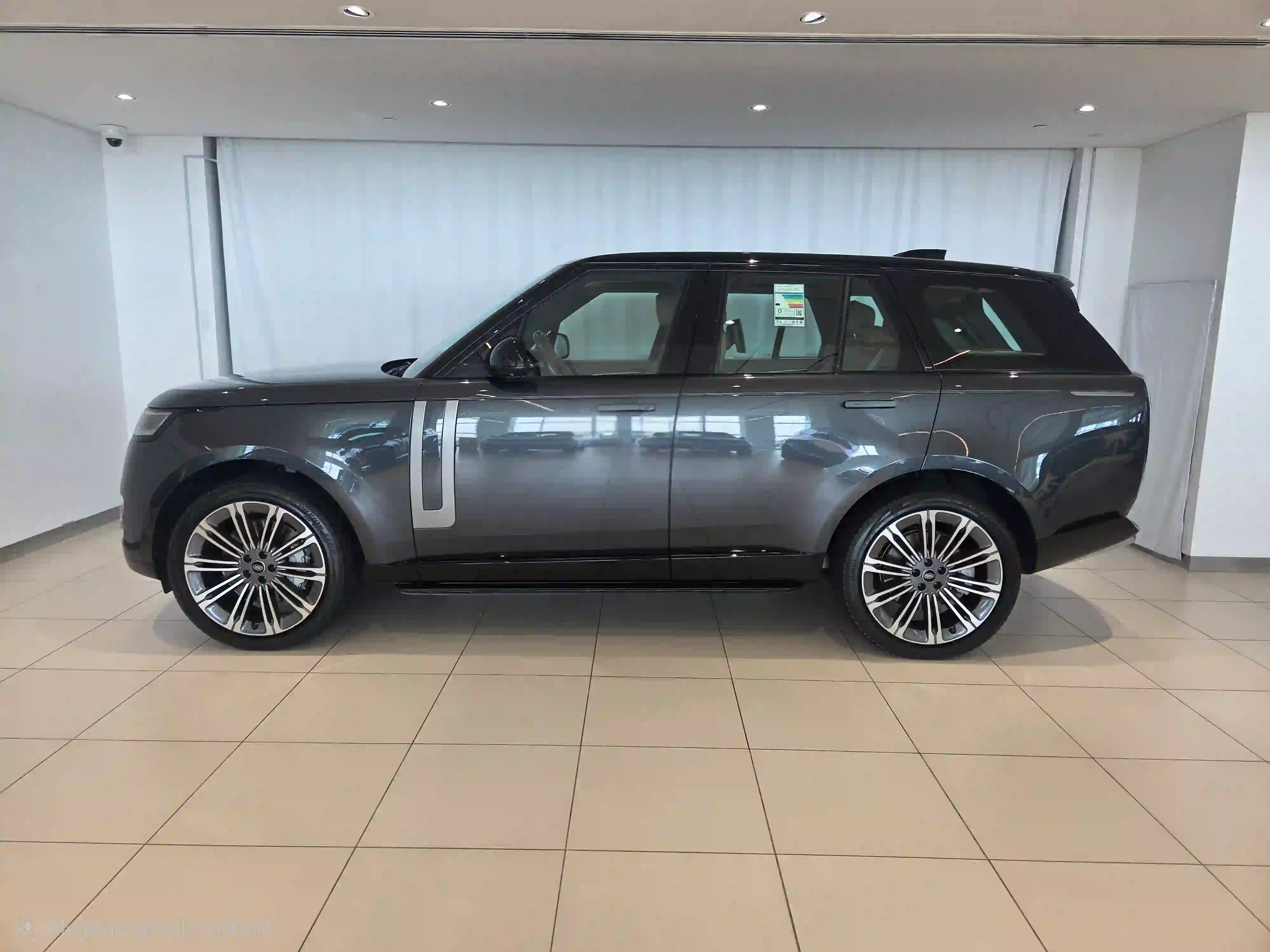 Land Rover Range Rover 4.4 V8 HSE 2024 - Image 3