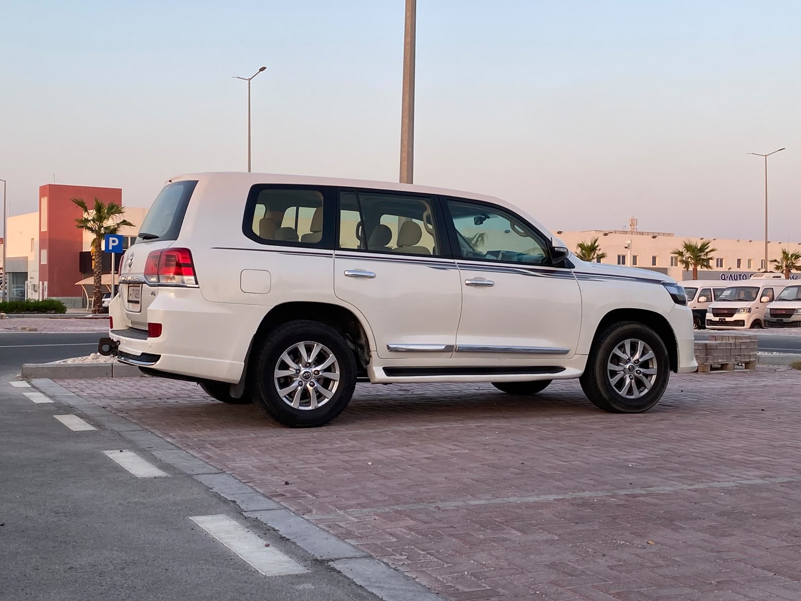 Toyota Land Cruiser GXR v8 2016 - Image 4