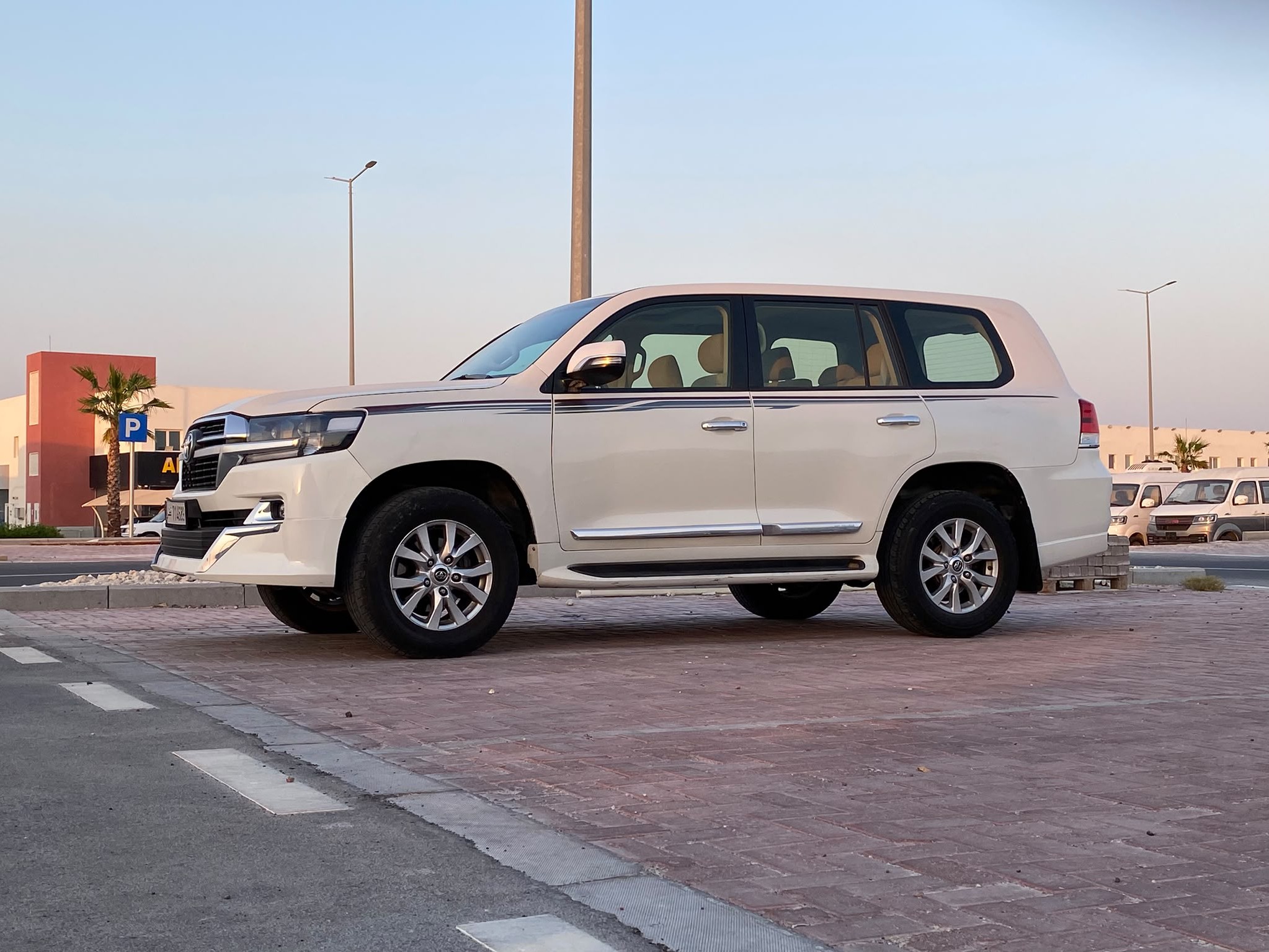 Toyota Land Cruiser GXR v8 2016 - Image 3