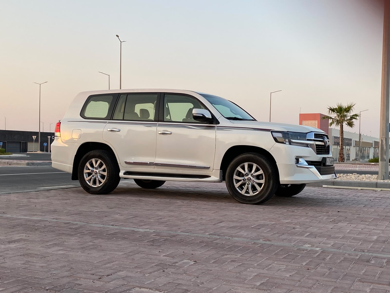 Toyota Land Cruiser GXR v8 2016 - Image 1