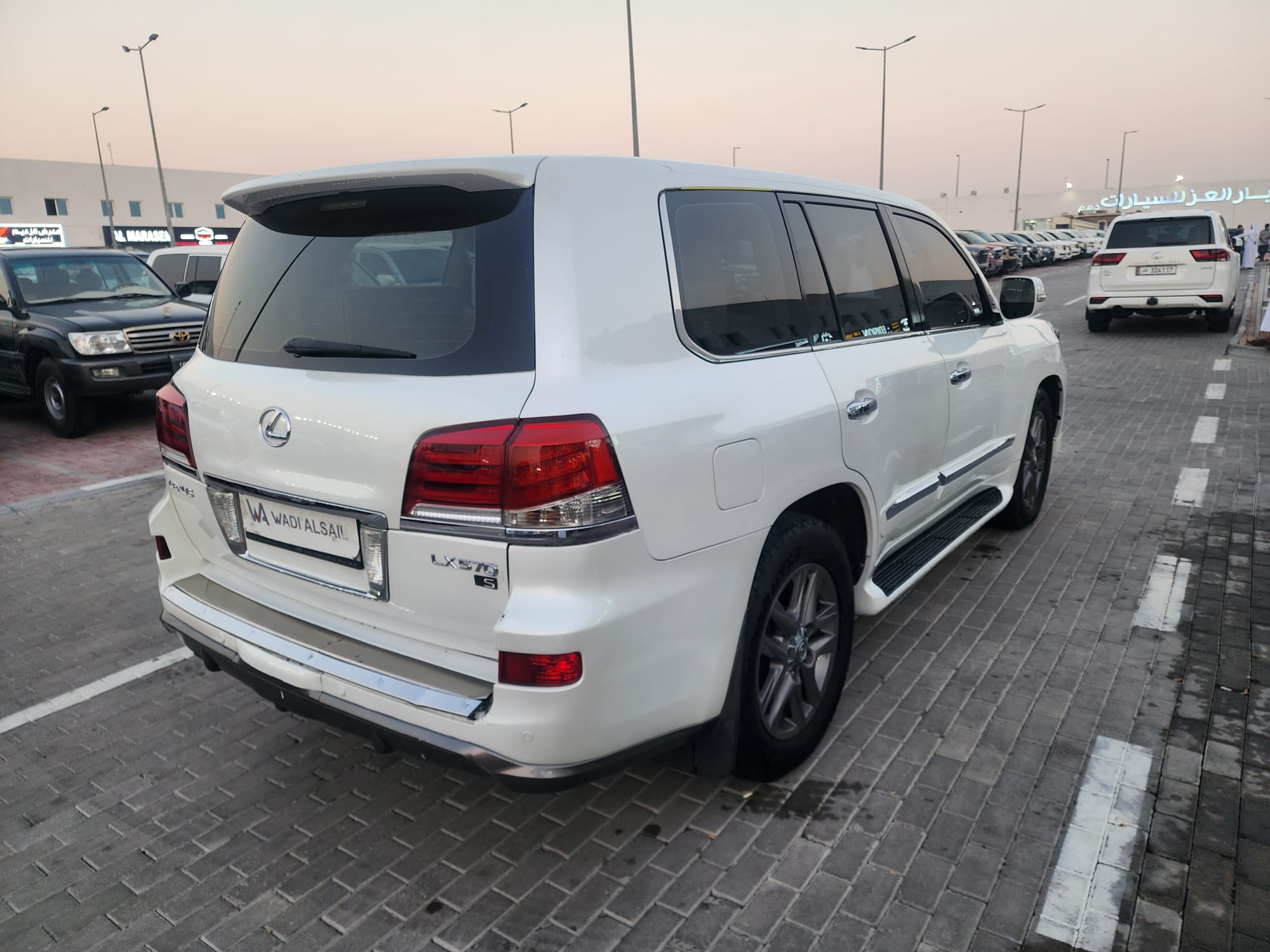 Lexus LX 570 S 2013 - Image 2