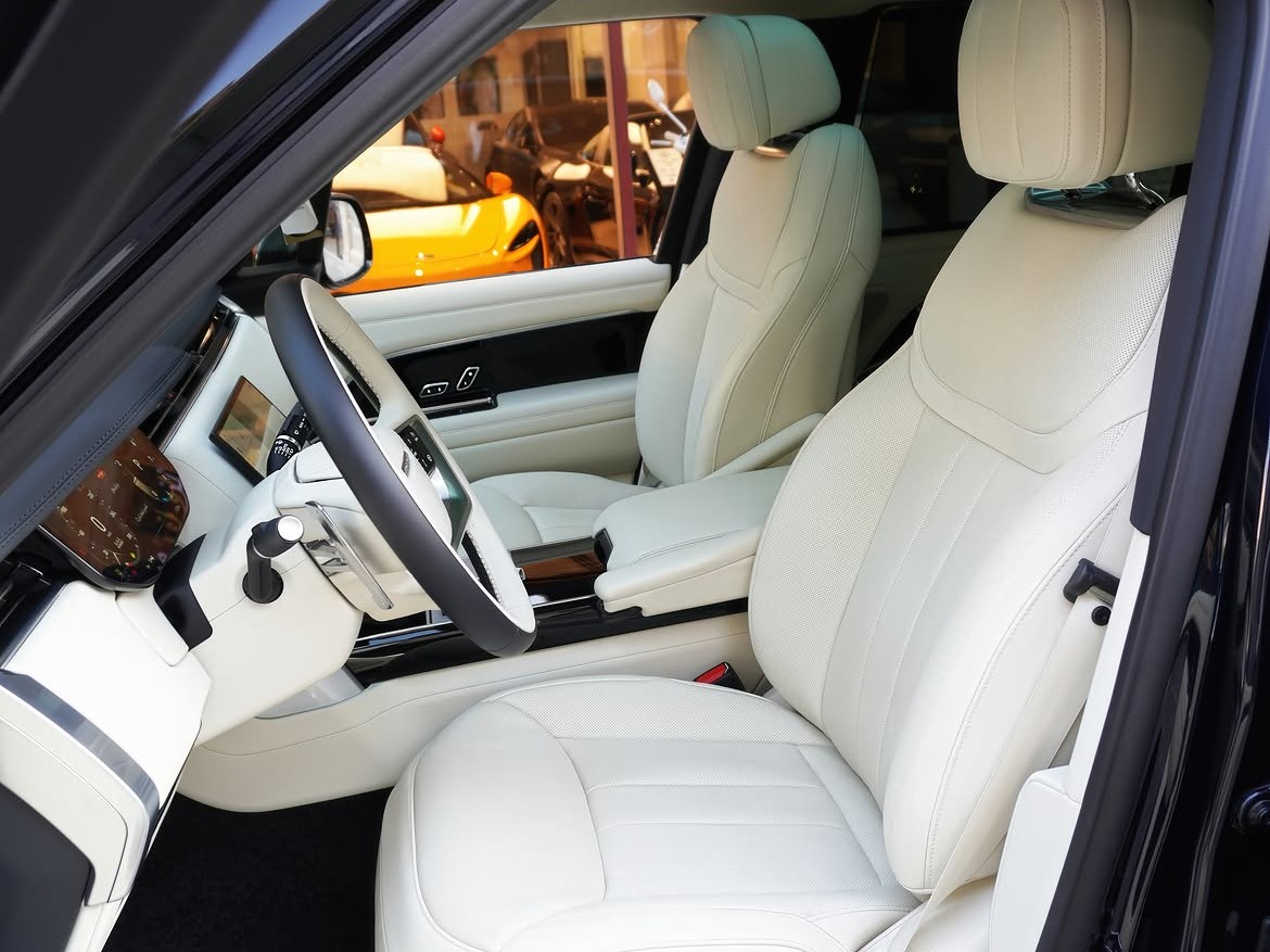 Land Rover Range Rover Vogue SE 2025 - Image 3