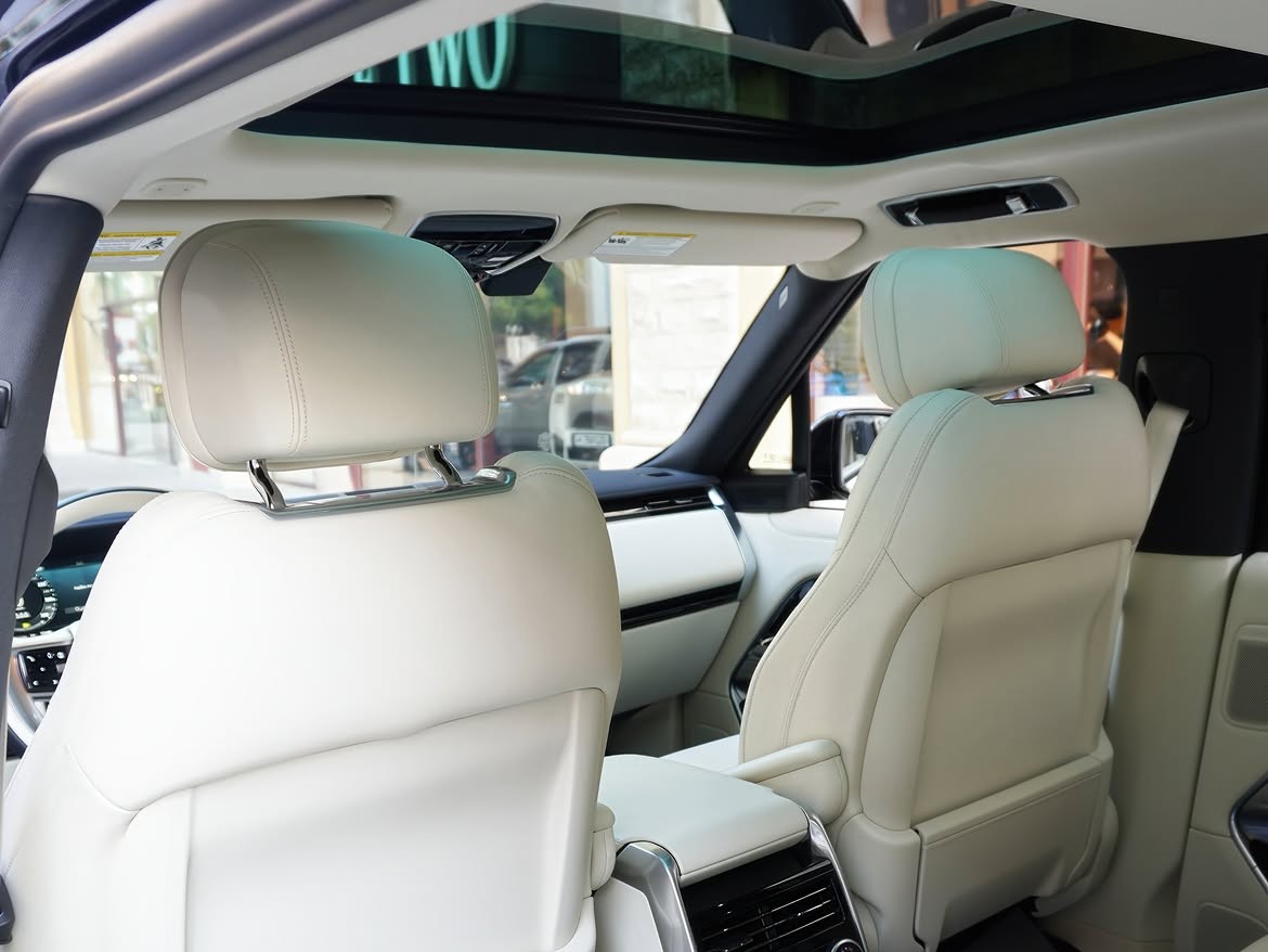 Land Rover Range Rover Vogue SE 2025 - Image 4