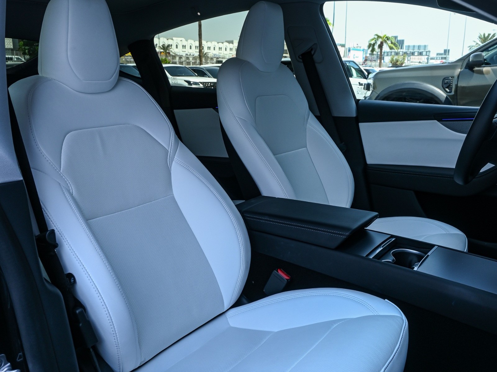 Tesla Model Y Long Range 2025 - Image 4