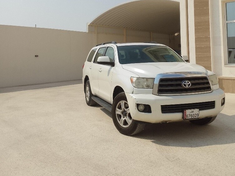 Toyota Sequoia SR5 2015 - Image 2