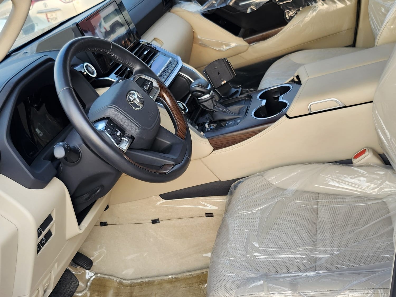 Toyota Land Cruiser GXR v6 2025 - Image 4