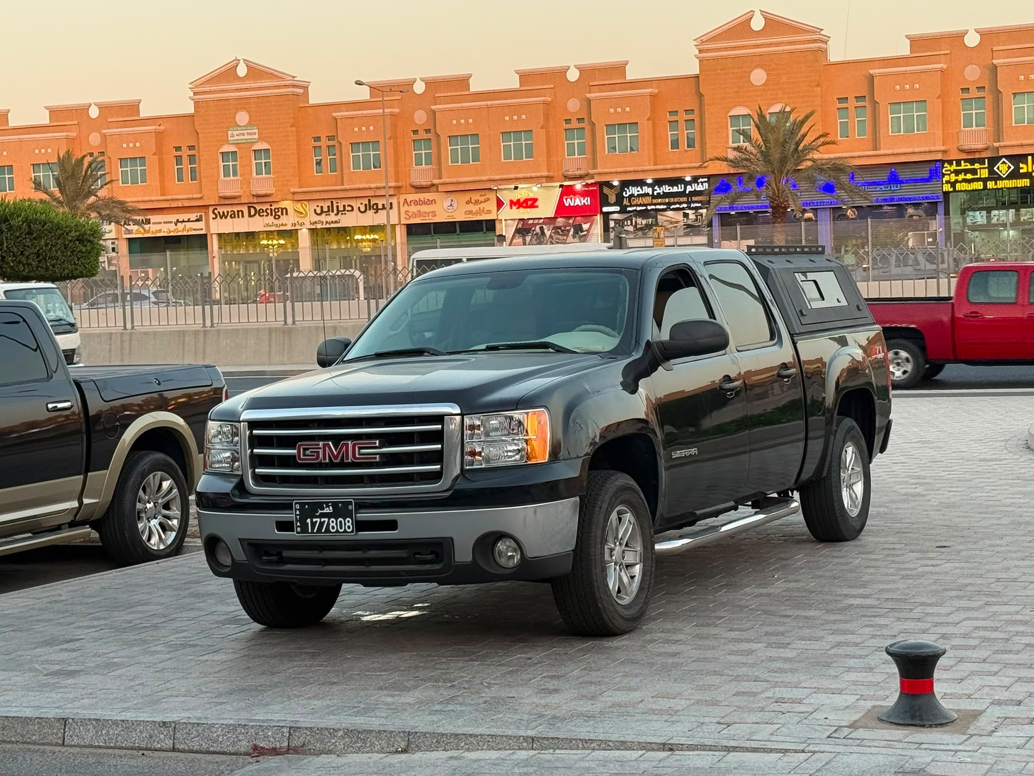 GMC Sierra SLE 2013 - Image 2