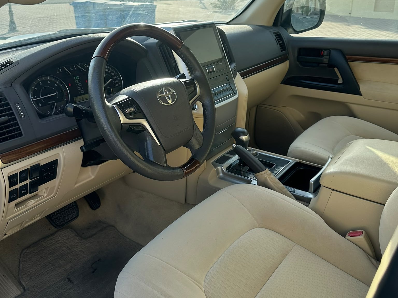 تويوتا لاند كروزر جي اكس ار v8 2016 - Image 4