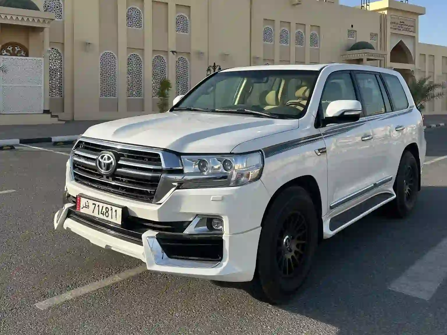تويوتا لاند كروزر جي اكس ار v8 2016 - Image 2