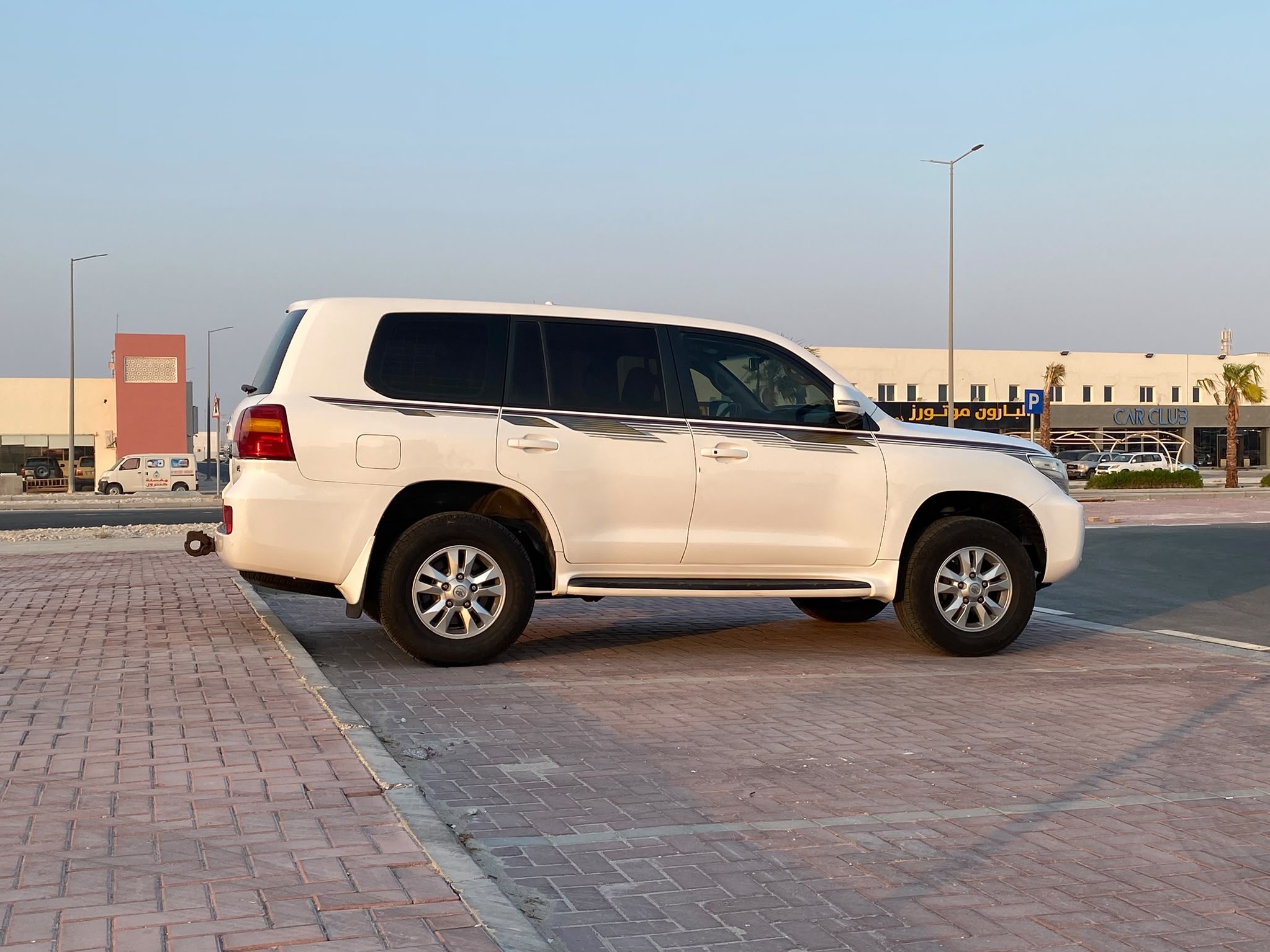 Toyota Land Cruiser GXR v8 2014 - Image 3