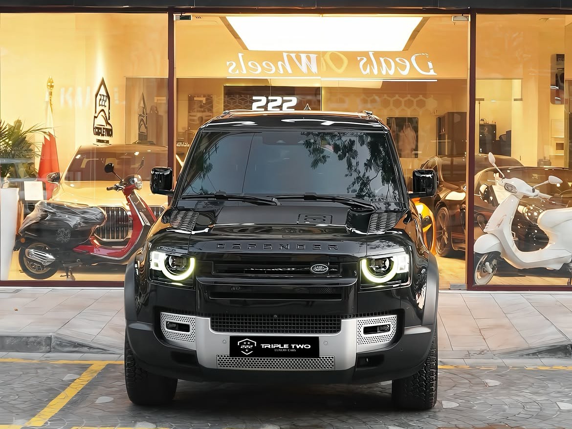 Land Rover Defender 130 3.0i6 SE 2023 - Image 1