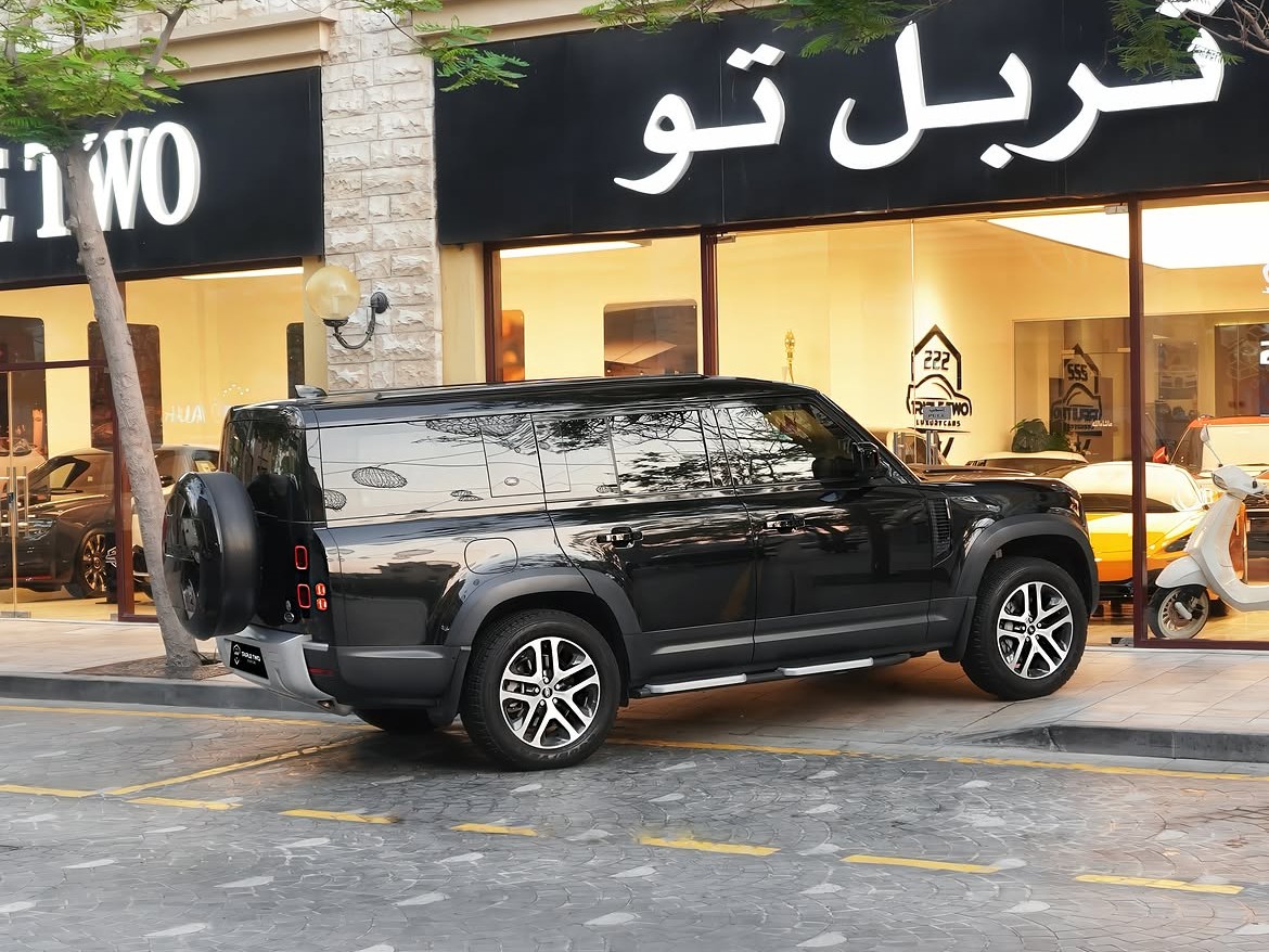 Land Rover Defender 130 3.0i6 SE 2023 - Image 4